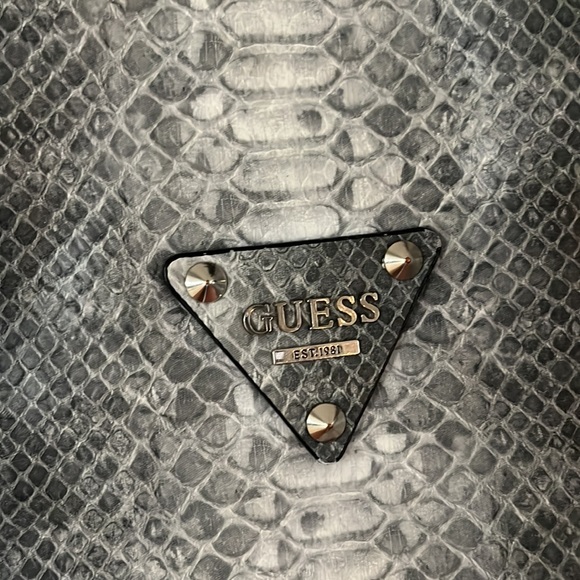 Crossbody grey snake print Guess purse - Picture 2 of 5
